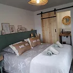 Au Charme D'antan 3* Féron