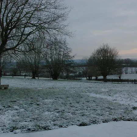 Au Charme D'antan 3* Féron