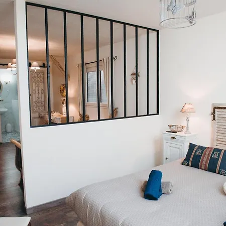 Au Charme D'antan 3* Féron