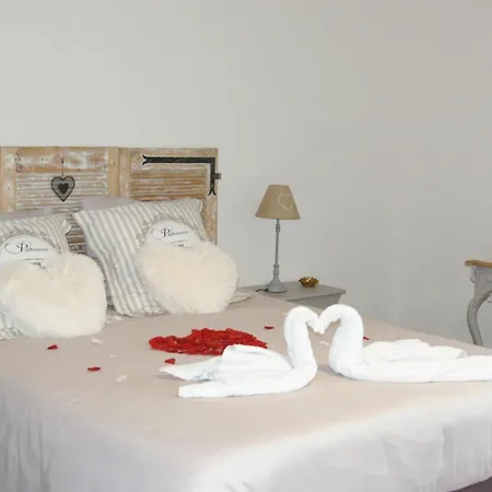 Au Charme D'antan 3* Féron