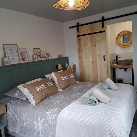 Au Charme D'antan 3* Féron