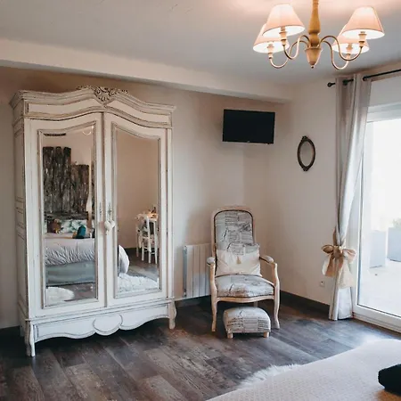 D'hotes Au Charme D'antan Bed & Breakfast 3*