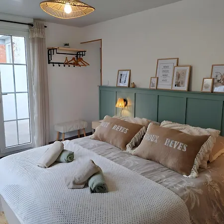D'hotes Au Charme D'antan Bed & Breakfast 3*